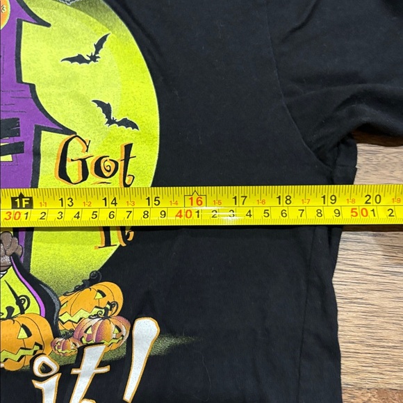 Buc-ee's Halloween Tshirt. Medium - Picture 5 of 6